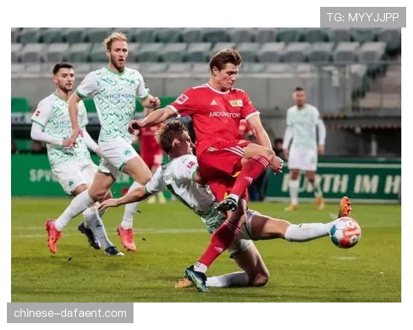 门兴中场双后腰拦截覆盖面积广，场均八次抢断有效切断推进