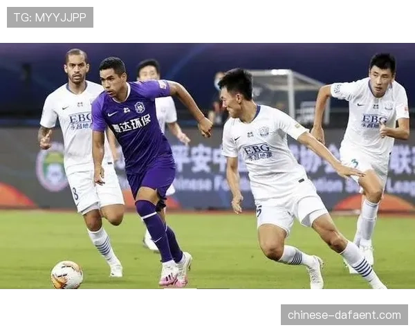 津门虎关键时刻失误频频 后卫间配合生疏缺乏默契